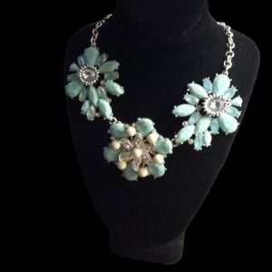 E-009 Vintage Green & White & Silver Tone Necklace From Avon